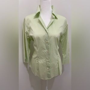 Ladies Van Heusen stretch soft green button up shirt in Extra Large